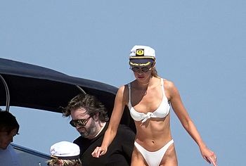 Kristen Stewart & Stella Maxwell nude