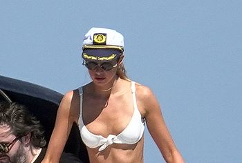 Kristen Stewart & Stella Maxwell nude