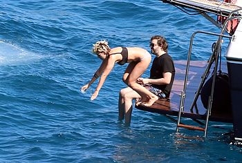 Kristen Stewart & Stella Maxwell nude