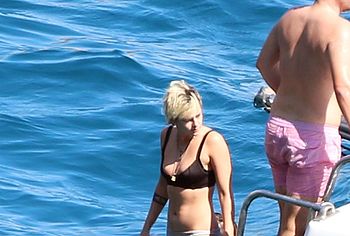 Kristen Stewart & Stella Maxwell nude