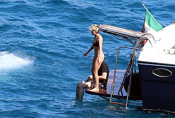 Kristen Stewart & Stella Maxwell nude