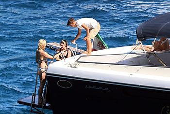 Kristen Stewart & Stella Maxwell nude