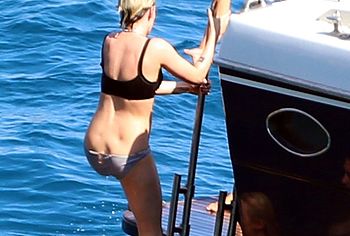 Kristen Stewart & Stella Maxwell nude