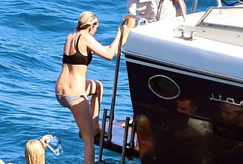 Kristen Stewart & Stella Maxwell nude