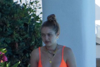 Gigi Hadid And Mary Butler nude