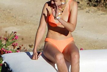 Gigi Hadid And Mary Butler nude