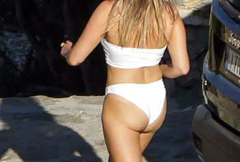 Gigi Hadid And Mary Butler nude