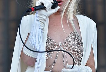 Natalie Bergman nude