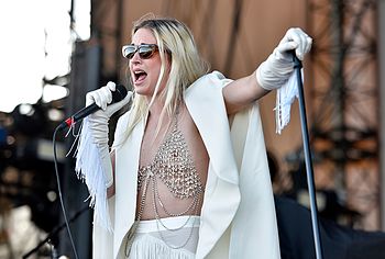 Natalie Bergman nude