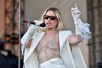 Natalie Bergman nude