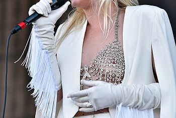 Natalie Bergman nude