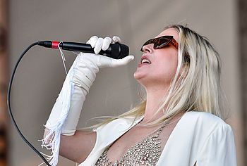 Natalie Bergman nude