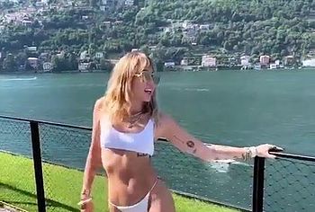 Miley Cyrus nude
