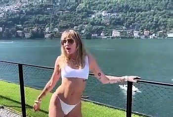 Miley Cyrus nude