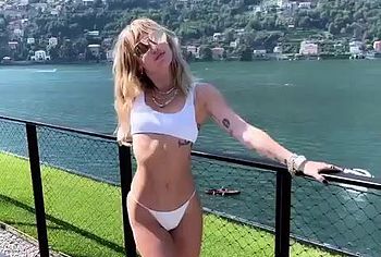 Miley Cyrus nude