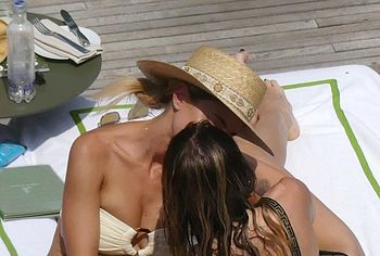 Miley Cyrus & Kaitlynn Carter nude