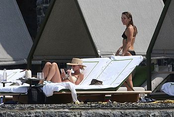 Miley Cyrus & Kaitlynn Carter nude