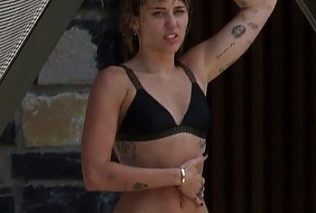 Miley Cyrus & Kaitlynn Carter nude