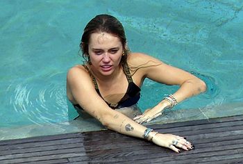 Miley Cyrus & Kaitlynn Carter nude