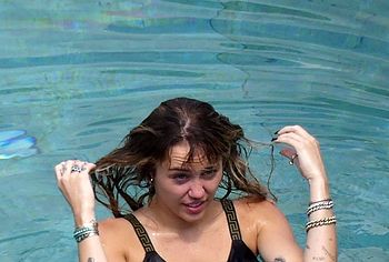 Miley Cyrus & Kaitlynn Carter nude