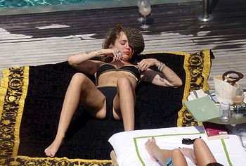 Miley Cyrus & Kaitlynn Carter nude