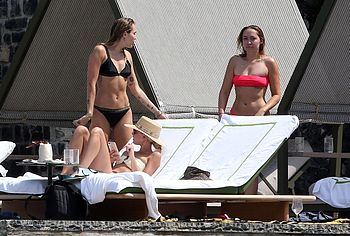 Miley Cyrus & Kaitlynn Carter nude