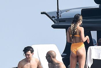 Nathalie Emmanuel & Vanessa Hudgens nude