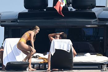 Nathalie Emmanuel & Vanessa Hudgens nude