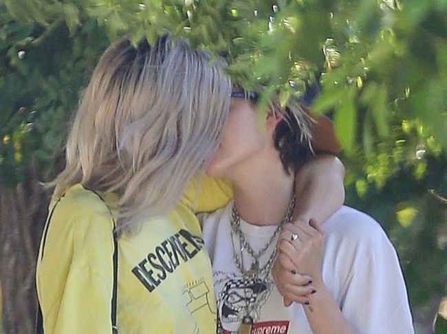 Kristen Stewart & Dylan Meyer nude