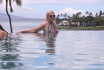 Tori Spelling nude