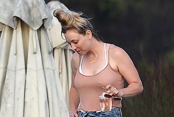 Kaley Cuoco nude