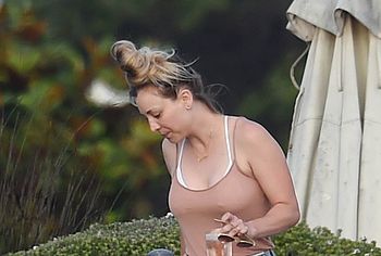 Kaley Cuoco nude