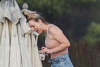 Kaley Cuoco nude