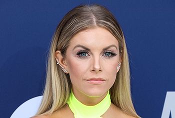 Lindsay Ell nude