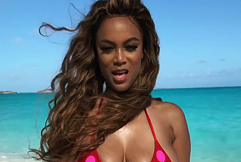 Tyra Banks nude