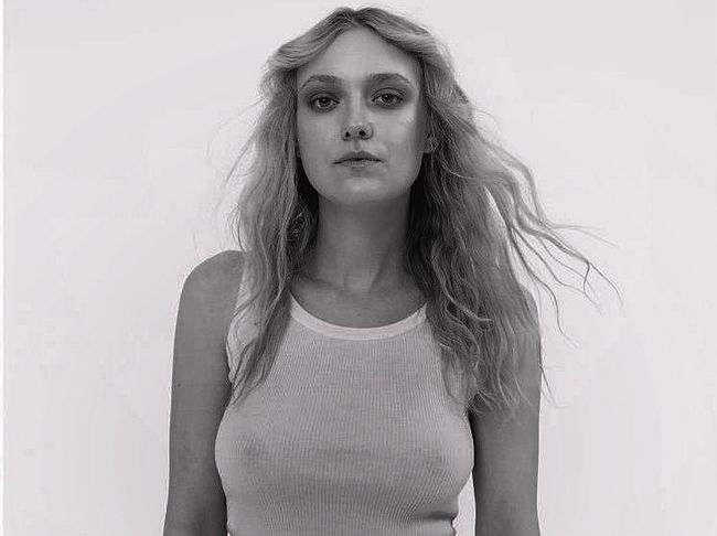Dakota Fanning nude