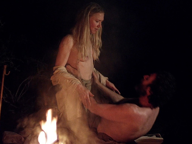 Dominique Swain nude