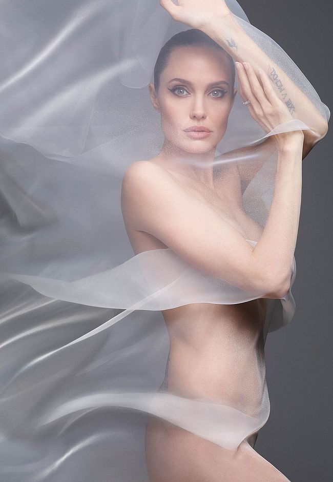 Angelina Jolie nude