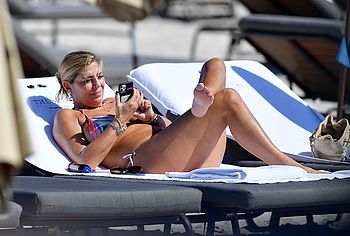 Claudine De Matos nude