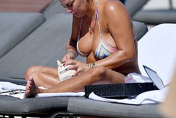 Claudine De Matos nude