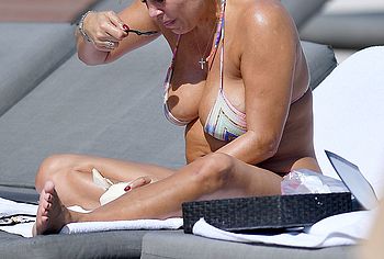 Claudine De Matos nude