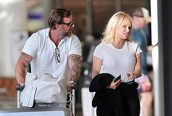 Pamela Anderson nude