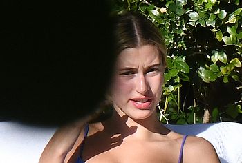 Hailey Bieber-Baldwin nude