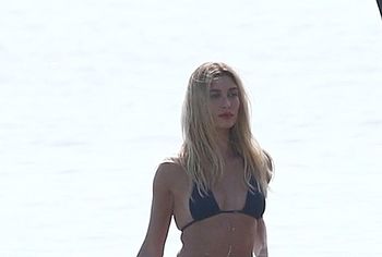 Hailey Bieber-Baldwin nude