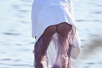 Hailey Bieber-Baldwin nude