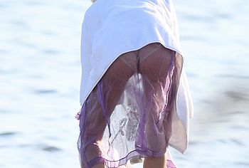 Hailey Bieber-Baldwin nude