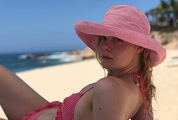 Elle Fanning nude