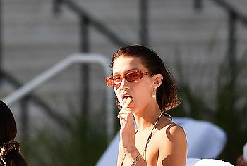 Bella Hadid nude