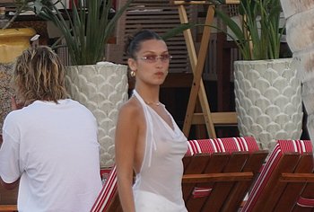Bella Hadid nude