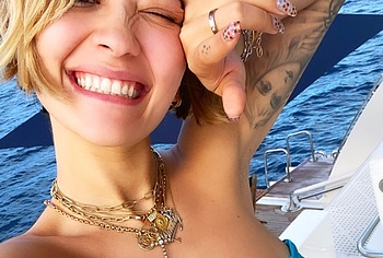 Rita Ora sexy bikini